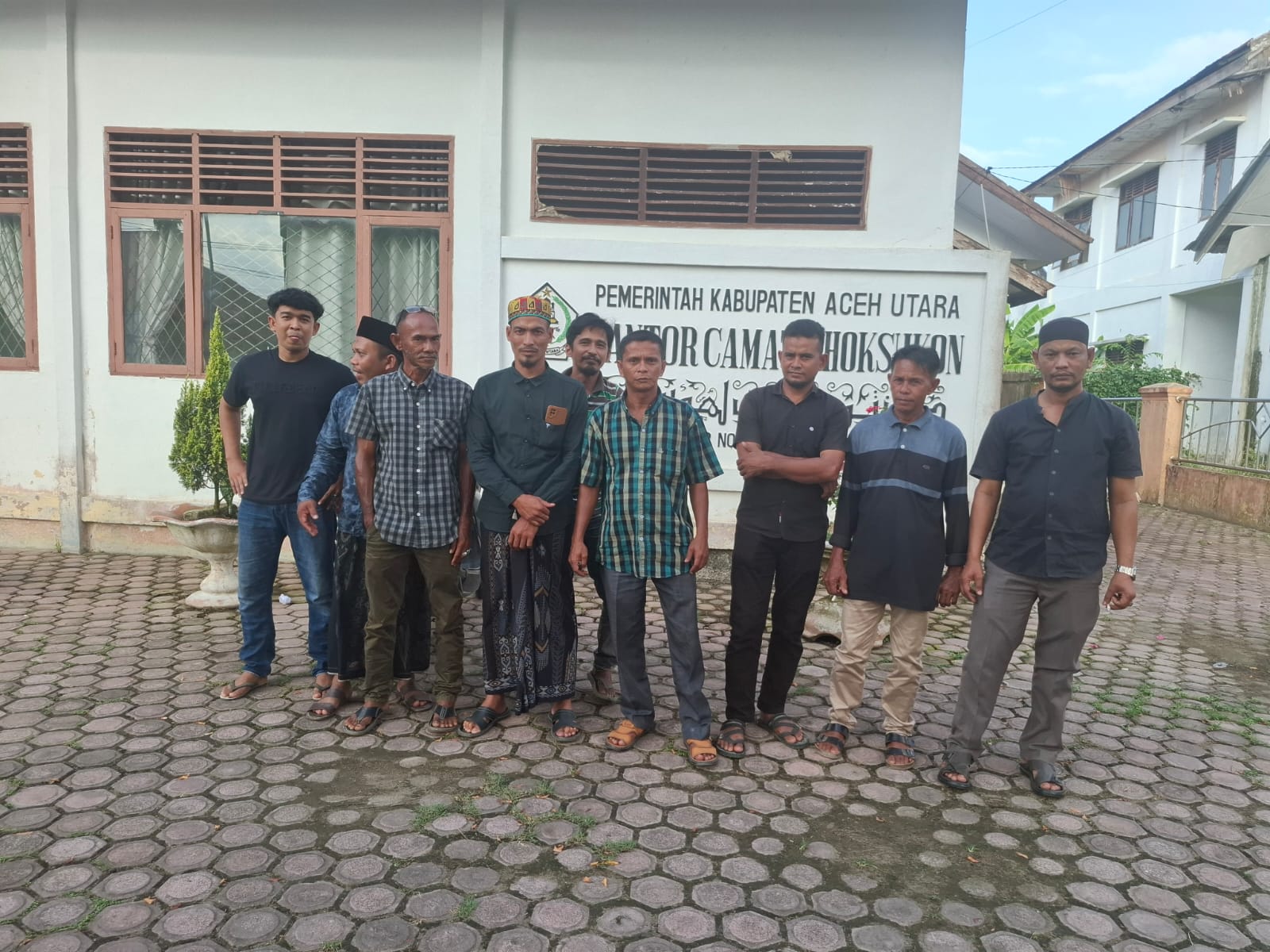 Foto: Warga Alue Tieungkem Memenuhi Panggilan Camat Lhoksukon