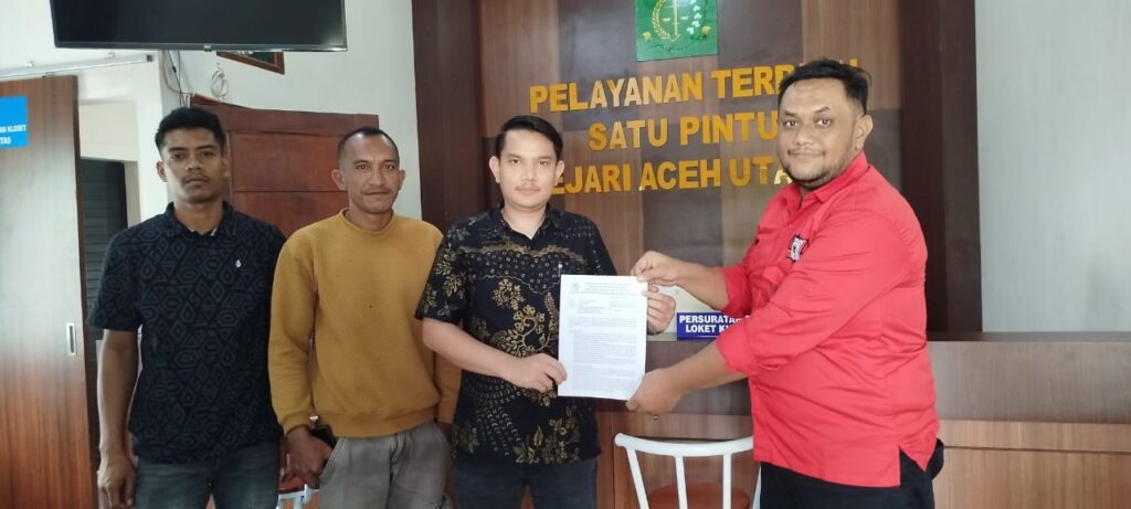 Dugaan Penyimpangan Dana Desa, Geuchik Blang Majron Dilaporkan Ke Kejaksaan Negeri Aceh Utara Dugaan Penyimpangan Dana Desa, Geuchik Blang Majron Dilaporkan Ke Kejaksaan Negeri Aceh Utara