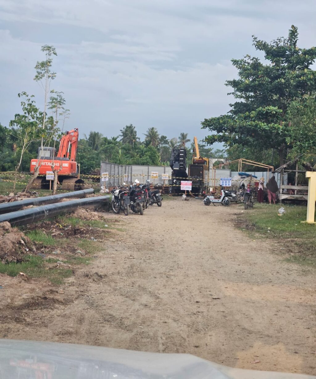 Aktivitas di Tengah Pemukiman Warga, Gambaran Kegagalan PT PGE Dalam Mengutamakan Kepentingan Masyarakat Aktivitas di Tengah Pemukiman Warga, Gambaran Kegagalan PT PGE Dalam Mengutamakan Kepentingan Masyarakat