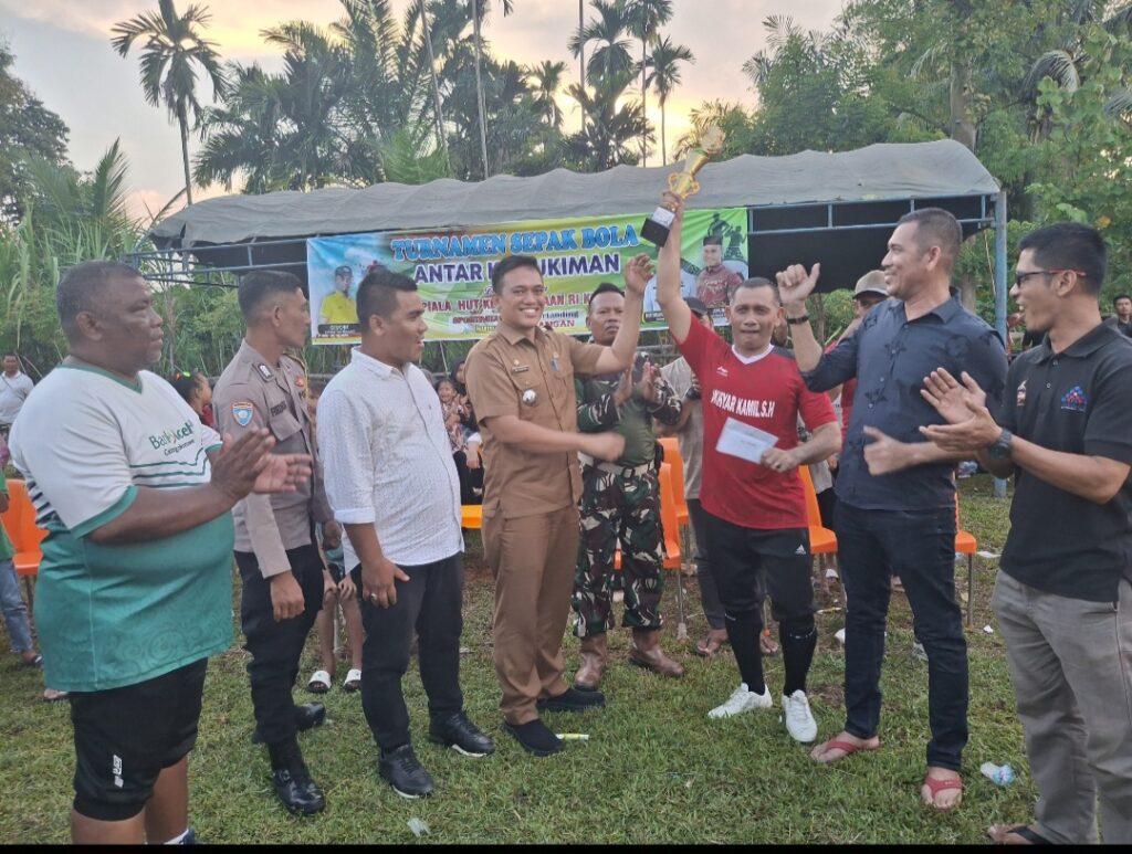 Muspika Tanah Luas Sabet Juara Pertama Dalam Turnamen Sepak Bola Antar Kecamatan “Hut RI ke-80”